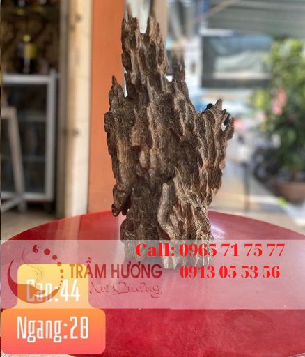 trầm cảnh làm từ trầm hương nguyên khối