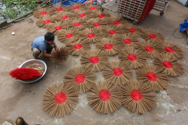 Làng nghề làm hương Quán Hương