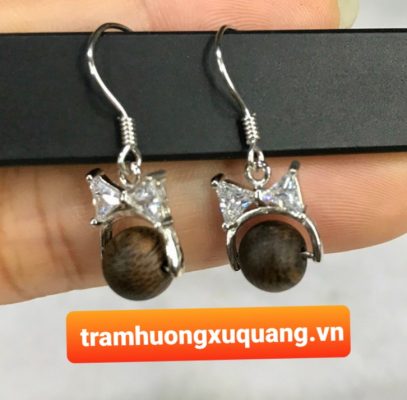 hoa tai trầm hương xứ quảng